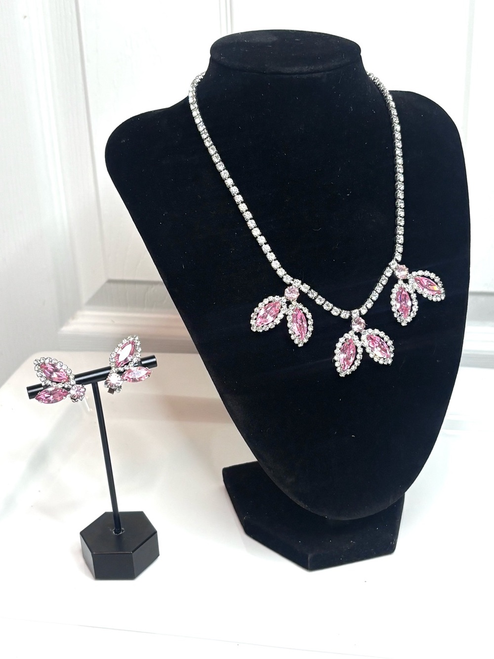VTG Weiss Pastel Pink Rhinestone Rhodium Plated Necklace Earrings Set Signed - Picture 2 of 13
